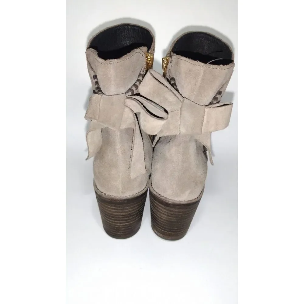 UGG Suede Ankle Booties Women’s Size 7 Beige Tan Side Zip Heeled Boots